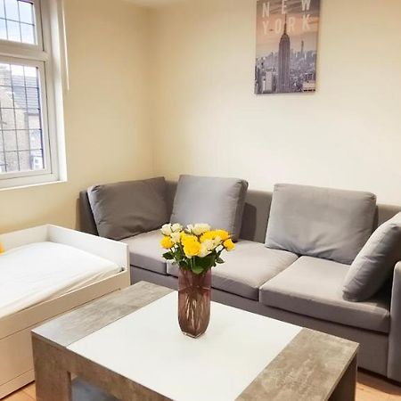 First Floor Flat 1 Northwood Daire Londra Dış mekan fotoğraf
