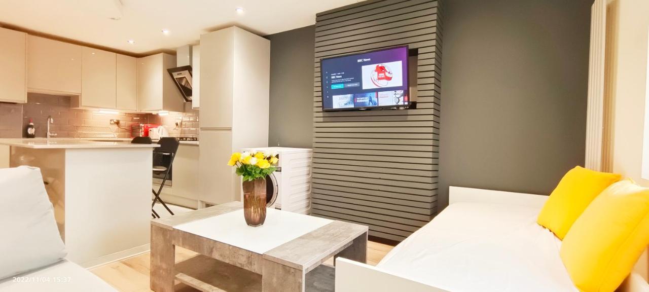 First Floor Flat 1 Northwood Daire Londra Dış mekan fotoğraf