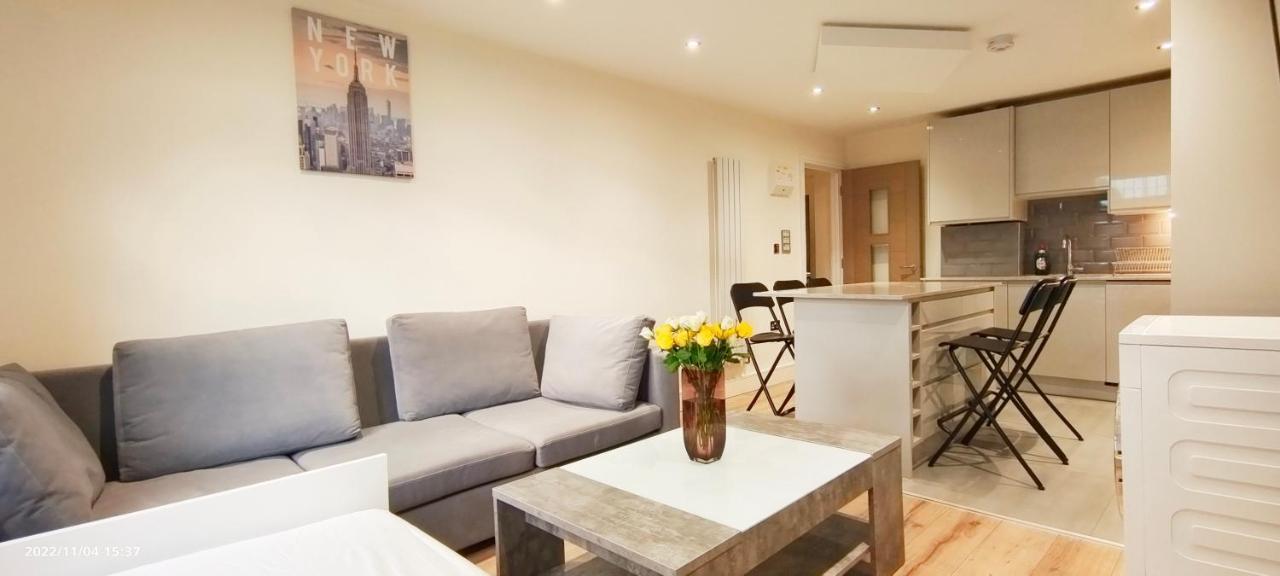First Floor Flat 1 Northwood Daire Londra Dış mekan fotoğraf
