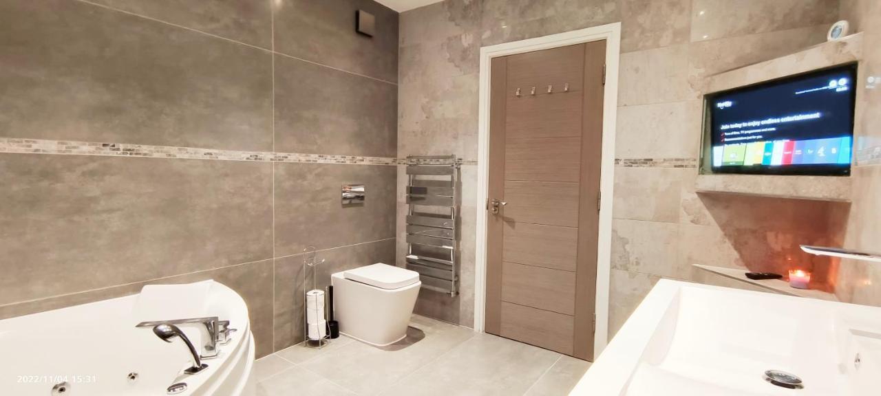 First Floor Flat 1 Northwood Daire Londra Dış mekan fotoğraf