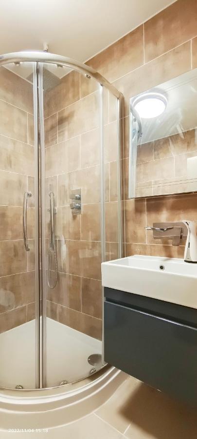 First Floor Flat 1 Northwood Daire Londra Dış mekan fotoğraf